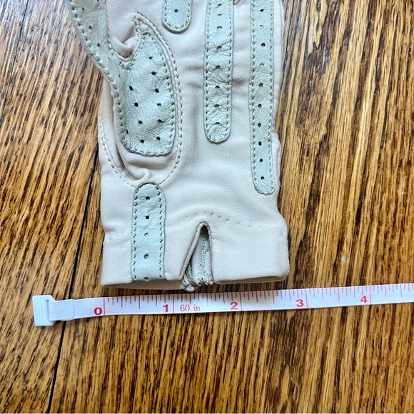 Vintage Isotoner for Hands Beautiful by Aris White Gloves for women - Picture 3 of 9